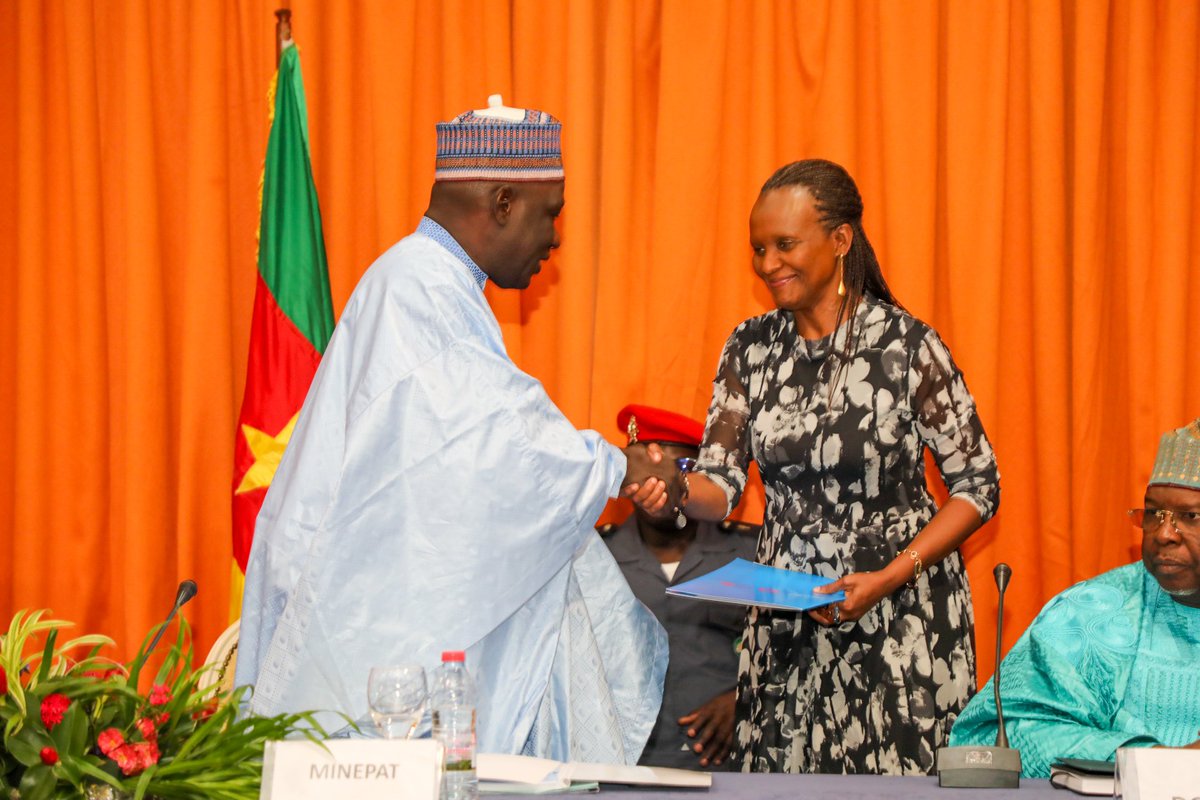 minepat237's tweet photo. Le #MINEPAT, Alamine Ousmane Mey, et la Coordinatrice résidente par intérim du Système des Nations Unies (#SNU) au 🇨🇲, Nadine Perrault, ont coprésidé ce 30 juin 2026 à Yaoundé, le Dialogue d'action pour une Coopération Efficace au Service du Développement.
#PMCED #ODD #SND30 https://t.co/6DK68lrOyZ
