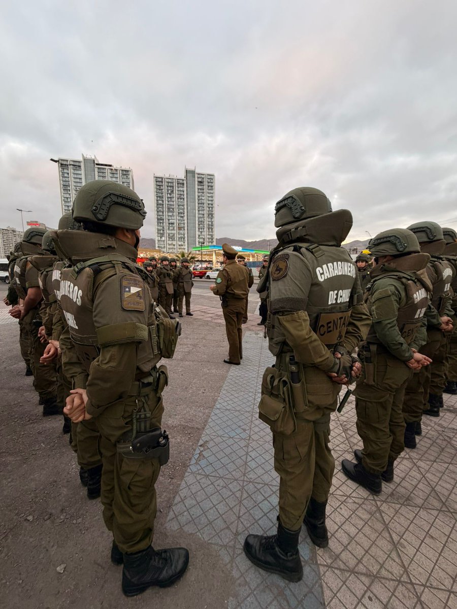 CarabAntof's tweet photo. 👮‍♀️👮‍♂️🙂 A esta hora se despliega nuevo Copamiento Preventivo en #Antofagasta.
Desde las 18 horas se refuerza la presencia de #Carabineros en puntos de mayor movilidad resguardando el retorno a los hogares.
#OrdenYPatria https://t.co/43KerFdd2U