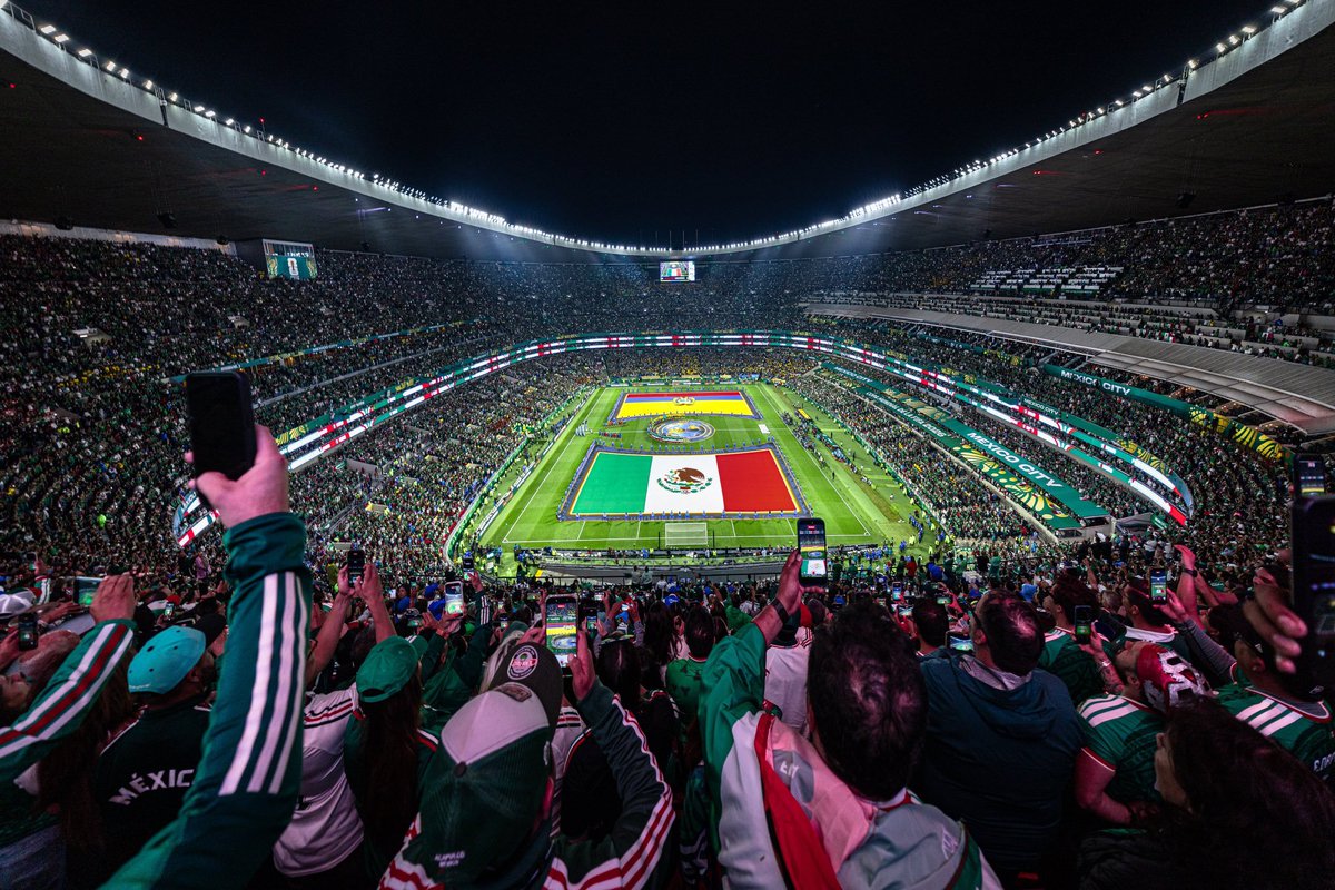 JairAguila7's tweet photo. El Aura del Estadio Azteca 🇲🇽😮‍💨 https://t.co/lKt3qimvlM