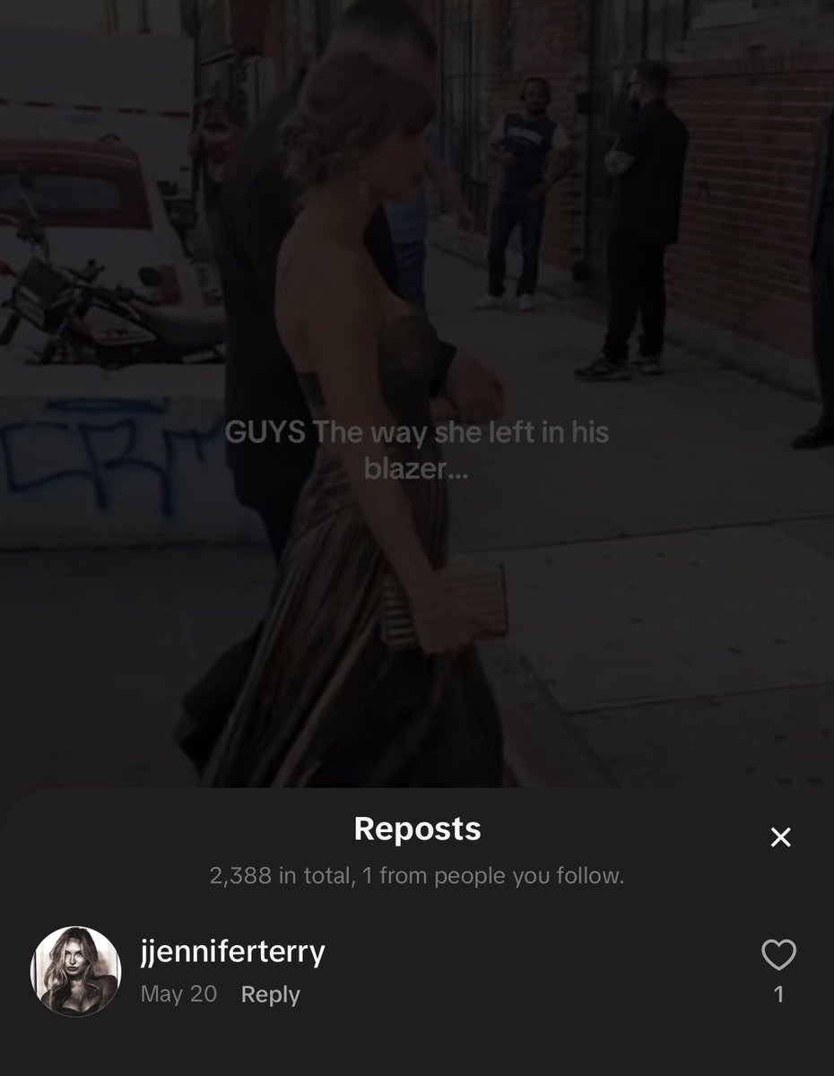 taycurlss's tweet photo. imagine being a swiftie and being stuck in fiji with no internet access this weekend… free my sis jen https://t.co/F3mNtlFKPo