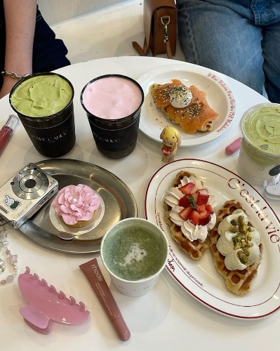 amberzwrld's tweet photo. I just received breakfast 💓 via Throne. https://t.co/zRBJZTbong