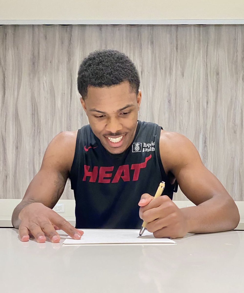ConwellMuse's tweet photo. 🖊️2 📄  

Let’s get to work rook🔥 https://t.co/aOQh7rLgQ6