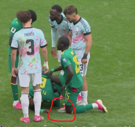 Badmod_18's tweet photo. @TrollFootball bro what is this guy doing lol https://t.co/yvad45IL5u