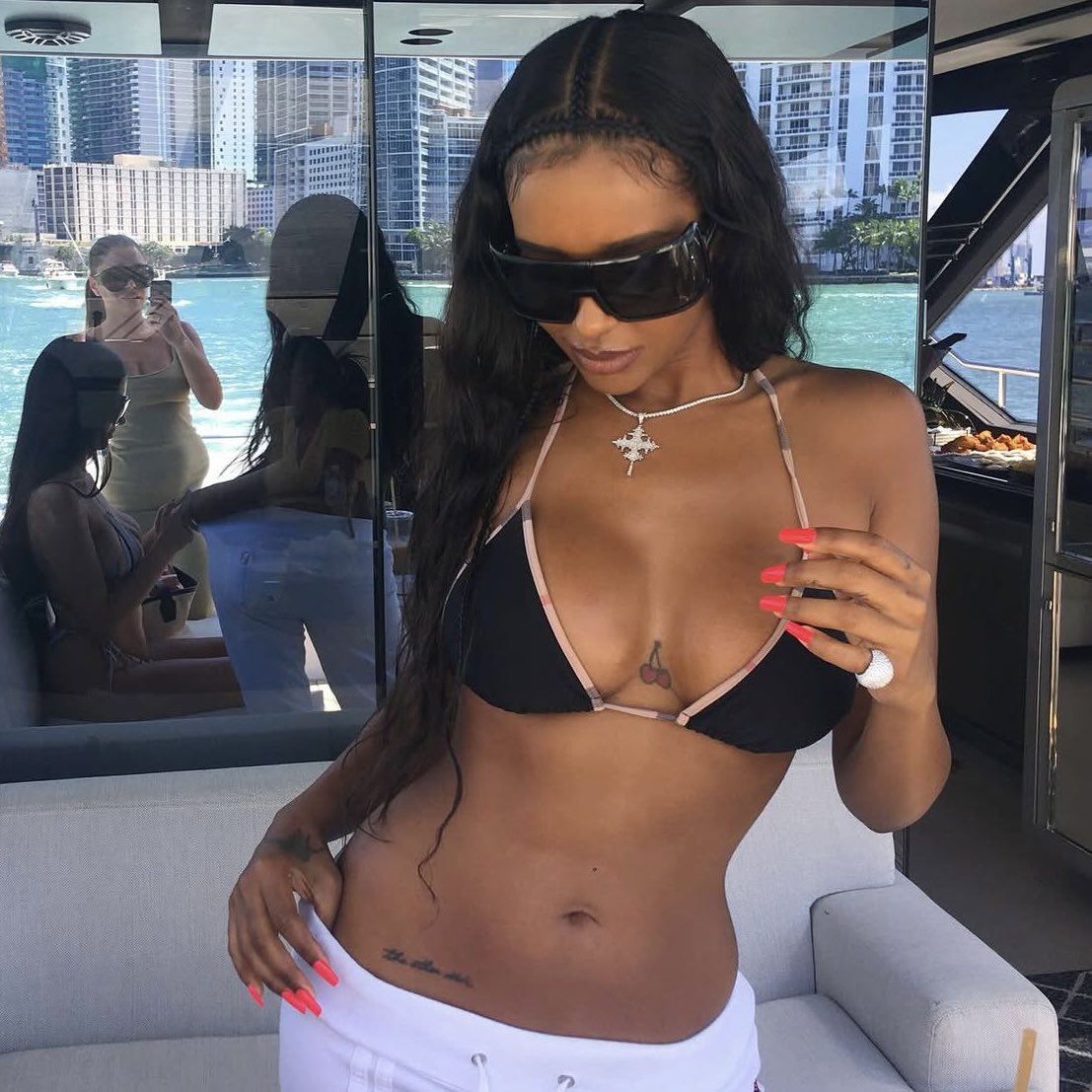 callchxrry's tweet photo. club ego summer⋆.˚ https://t.co/C164RnYS26