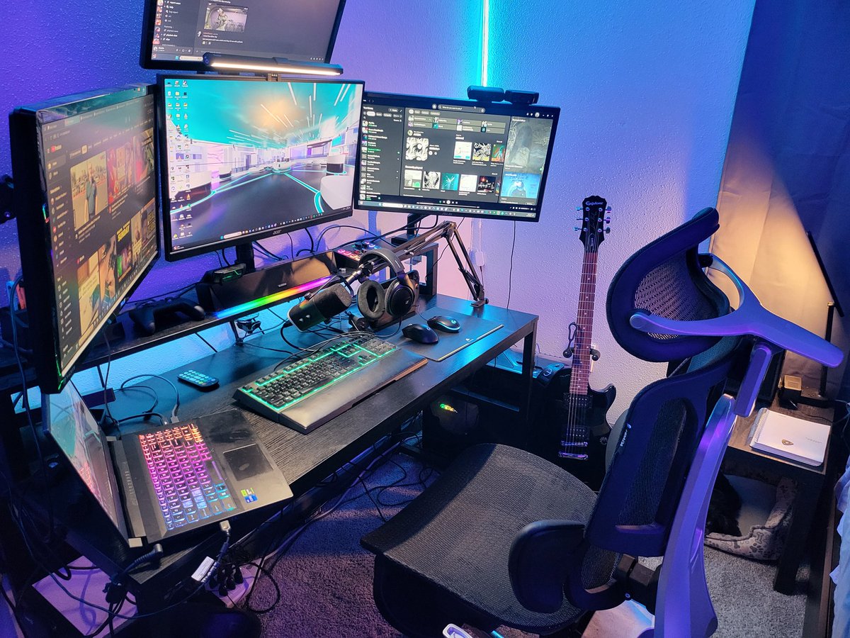 Shokio_YT's tweet photo. PC and Switch is all you need.

So glad I don't have to worry about building a PC in the current year lol. https://t.co/l2Wxj47TBO