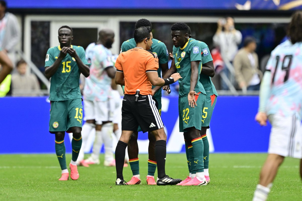 OtiAdjei's tweet photo. 9/10 African countries qualified from the group stages.

4 have now been eliminated after 9 knockout games.

🇲🇦Morocco✅️.

🇸🇳Senegal❌️
🇿🇦South Africa❌️
🇨🇩DR Congo❌️
🇨🇮Ivory Coast❌️

🇨🇻Cape Verde❔️
🇩🇿Algeria❔️
🇪🇬Egypt❔️
🇬🇭Ghana❔️ https://t.co/cErRfkhoyY