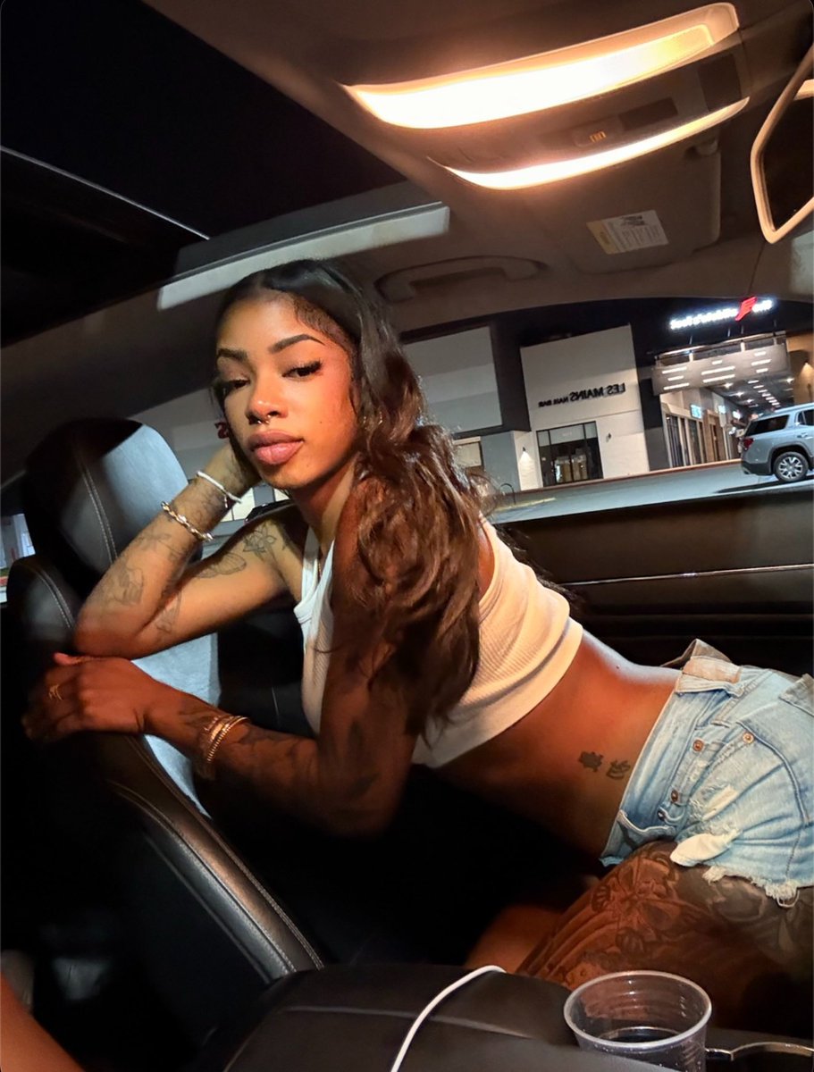 sad_jawn_'s tweet photo. in the city 🖤 https://t.co/8cKu2AuA07