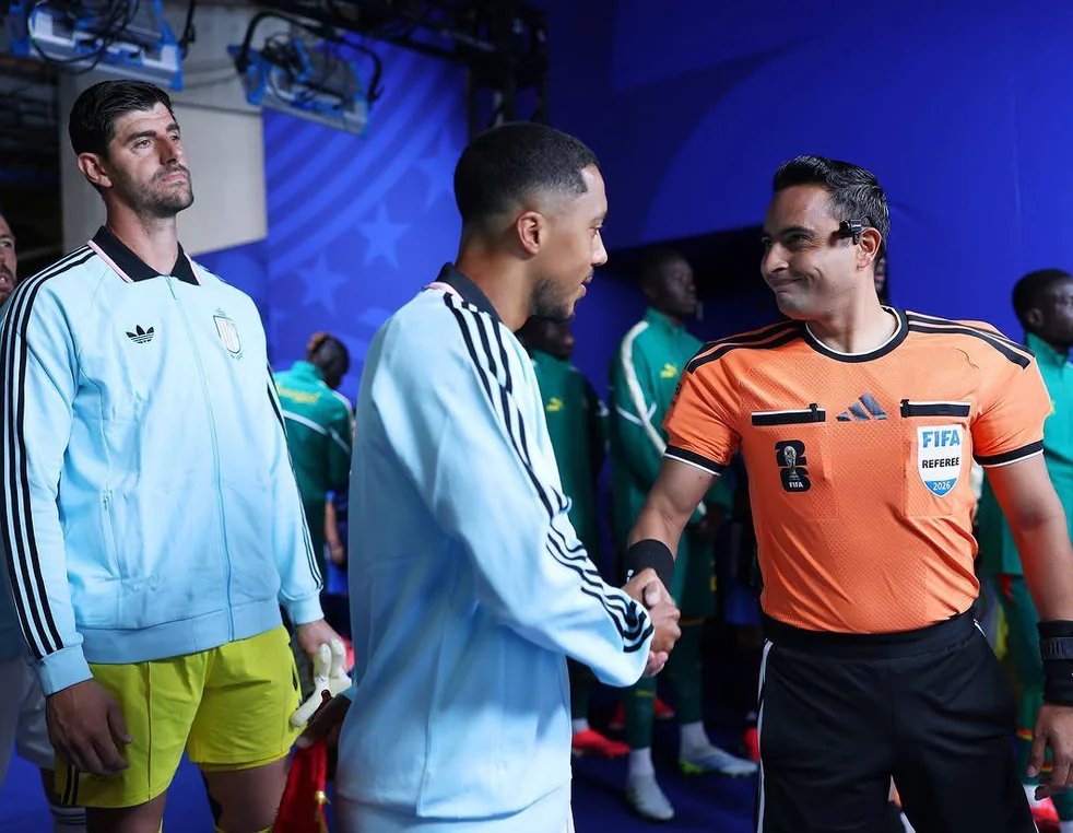 TrollFootball's tweet photo. Tielemans shaking hands with Belgium's best player against Senegal https://t.co/XbFFpW6BpO