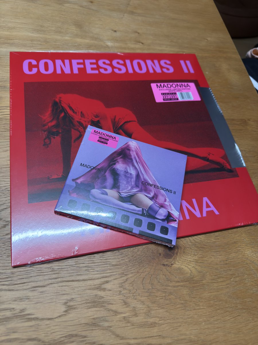 AlexandersStuff's tweet photo. I failed poorly at being strong for not playing it.
But I must confess:
This is a 10 out of 10! 
⭐️⭐️⭐️⭐️⭐️
Not a single song to skip.
#Madonna #Confessions2 https://t.co/AaleaBu90R