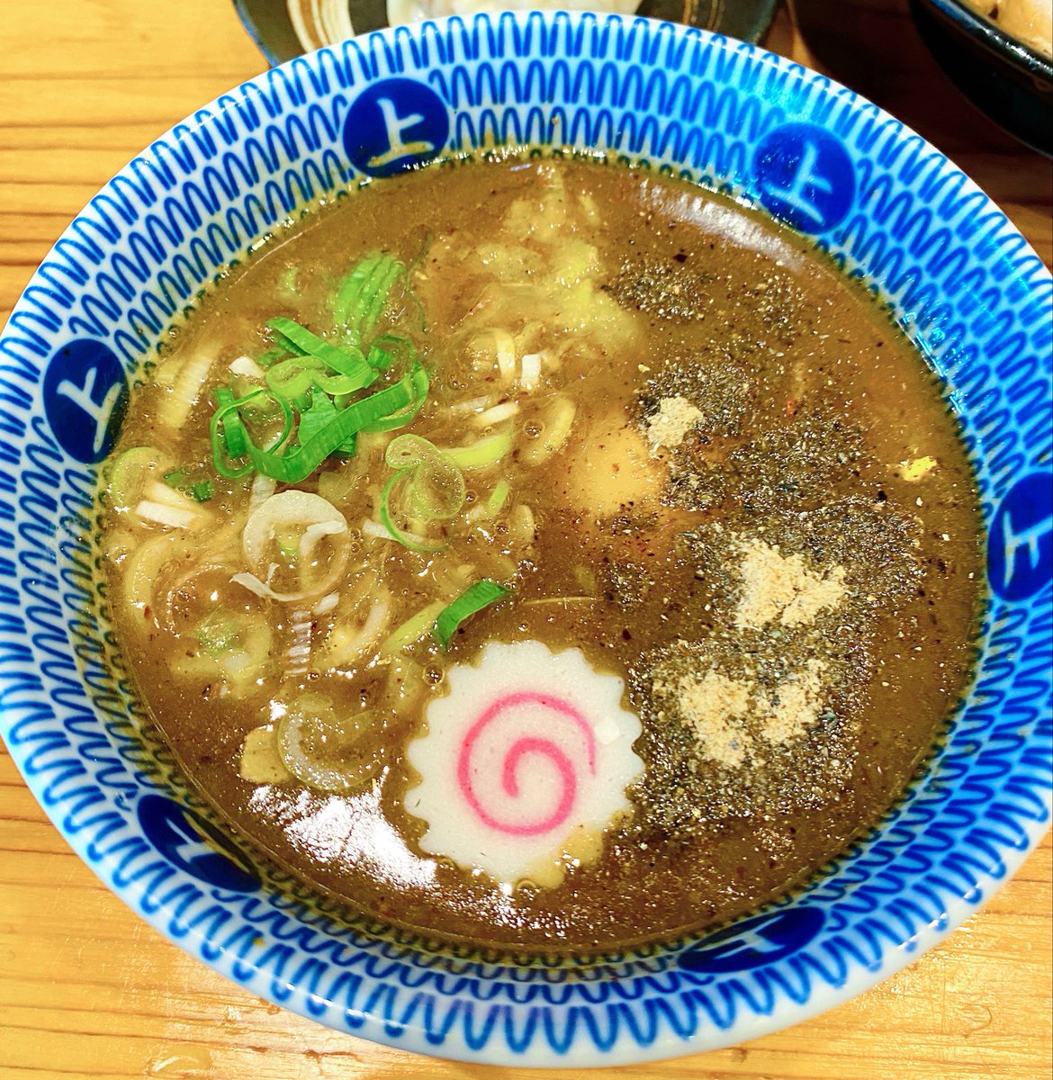 Limited_HUNTER's tweet photo. 中華蕎麦うゑず@国母(山梨県)

濃厚豚骨魚介つけめん🍜
桃源焼豚＋特大焼売セット

とみ田の系譜を継ぐ、山梨が誇る豚魚の最高峰🥹✨

麺、チャーシュー、つけ汁全てが圧倒的な存在感を放つパワフルでスペシャルな一杯😍💯

もはや王者の風格すら感じさせる🥹🥹🥹 https://t.co/TfgXv2q6cx