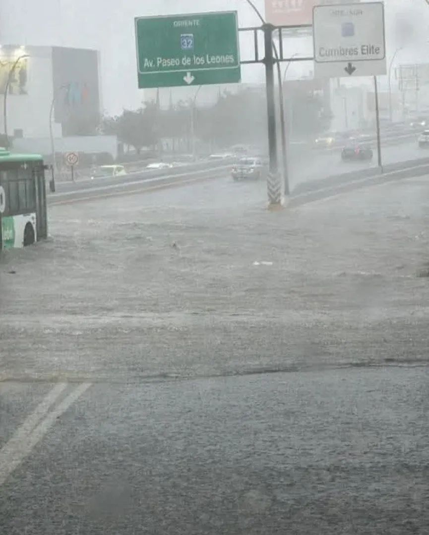 Salrez77's tweet photo. 😍😍😍😍😍😱😱😱😱😱🌧️🌧️🌧️🌧️🌧️ #ClimaTime por ser #LunesTime se vino la lluvia mas loca de todos los tiempos pues #QueCosas da la vida y bendicion aunque si fue muy macabro el dia de hoy siii señor Ok 🌧️🌧️🌧️🌧️🌧️😱😱😱😱😱😍😍😍😍😍 4/5 https://t.co/xM9Olgo4Af