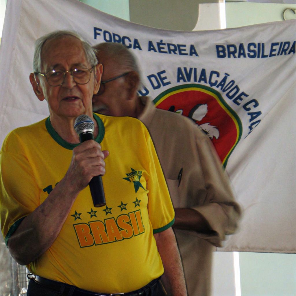 sentandoapua's tweet photo. Veterano Varela, em clima de Copa do Mundo, falando no almoço mensal dos Veteranos do 1º Grupo de Caça e da 1ª ELO, CAER, 04 JUN 2010
#SentandoaPua #ForcaAereaBrasileira #FAB #1GAVCA #1ELO #Veteranos #AviacaoMilitar #HistoriaMilitar #SentaaPua #CAER https://t.co/YUoO76kY0a