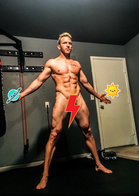 Cassie Bender - 1 pic. If you guys wanted to see how I view my husband this is what I made him in 2015 and flash forward to how I’m serving our anniversary this year 🔥 https://t.co/hFd9aMfCbr