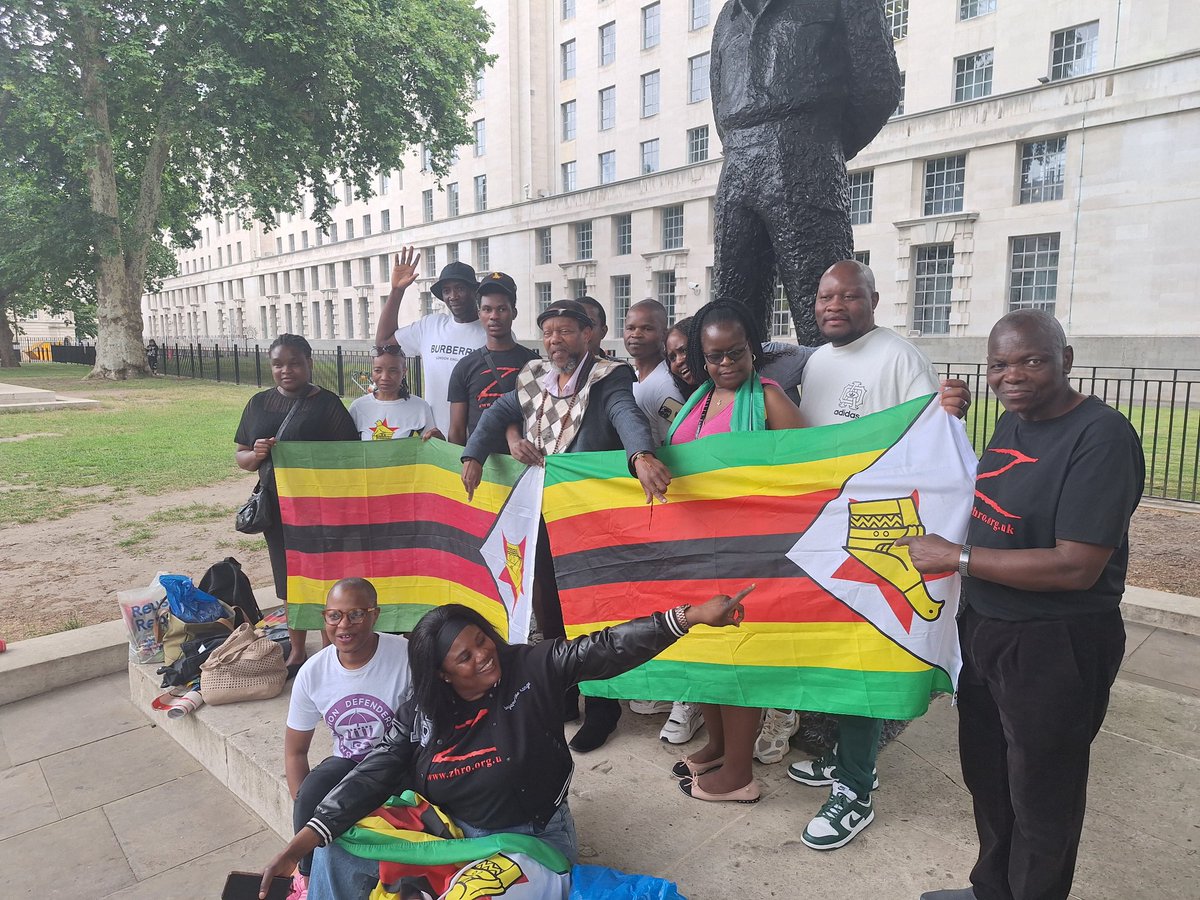 DicksonChikwiz3's tweet photo. Zimbabwean Flags 🇿🇼 are in distress as shown displayed upside down!
It is a day of sombre reflection. 
Our hearts are heavy with the pain of the suffering citizens, human rights abuses, crisis of governance, and the most controversial CAB3.
#NoToCAB3
#HumanRights
#Zimbabwe https://t.co/8NMdRGwalY