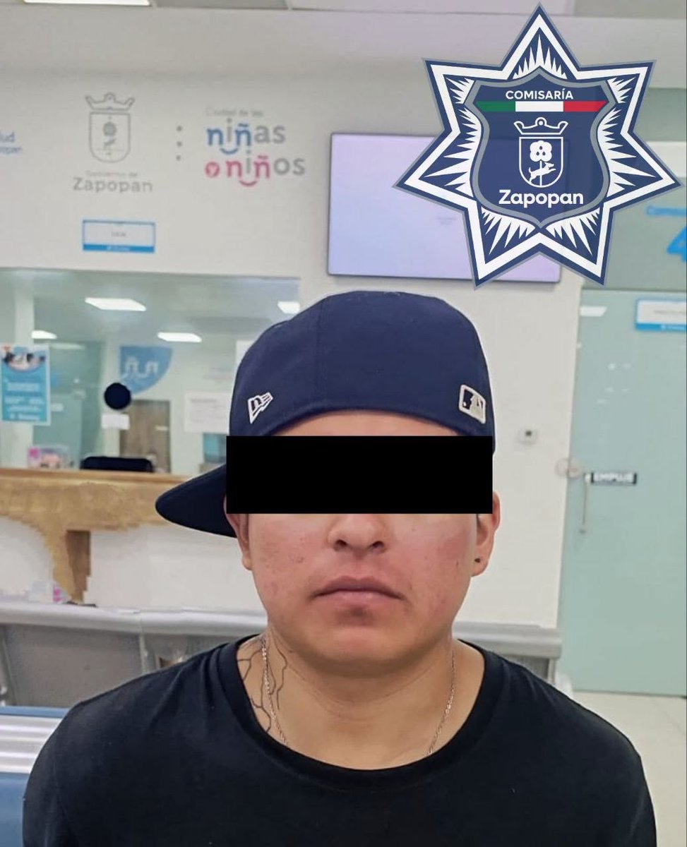 LuisCardenasMx's tweet photo. #Viral 🚔 Un hombre fue detenido en Zapopan, Jalisco, por presuntamente dañar una escultura alusiva al Mundial 2026 durante los festejos por el pase de México a octavos de final. El hecho ocurrió durante el operativo de seguridad en el Centro. https://t.co/jR5bmp5g5L
