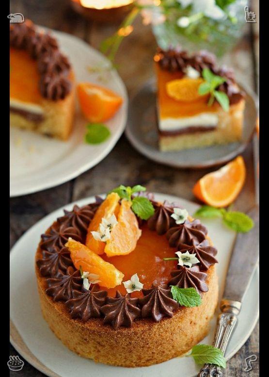 46pag's tweet photo. 绘制一幅水彩风景画。由于请假几天没去上学，她一直待在家里陪伴 Buddy，通过玩耍、交谈和抚摸他的毛发，向他表达自己的爱意。 https://t.co/dC6JDOa2pM