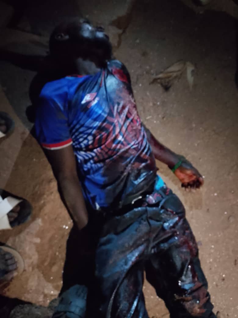 Erwan_reverend's tweet photo. #GOMA 🇨🇩🔴

Nous sommes à #goma ,le 01/07/2026, où un jeune monsieur qui voulait célébrer le premier but marqué par les léopards,du coup le rebelle de l' #AFC_M23 au tiré sur lui, il mort sur lechant. https://t.co/vsDZ5Llwa2