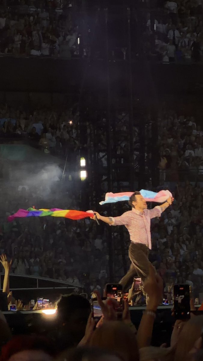HarryStylcsxx's tweet photo. https://t.co/EfYuxl95A7