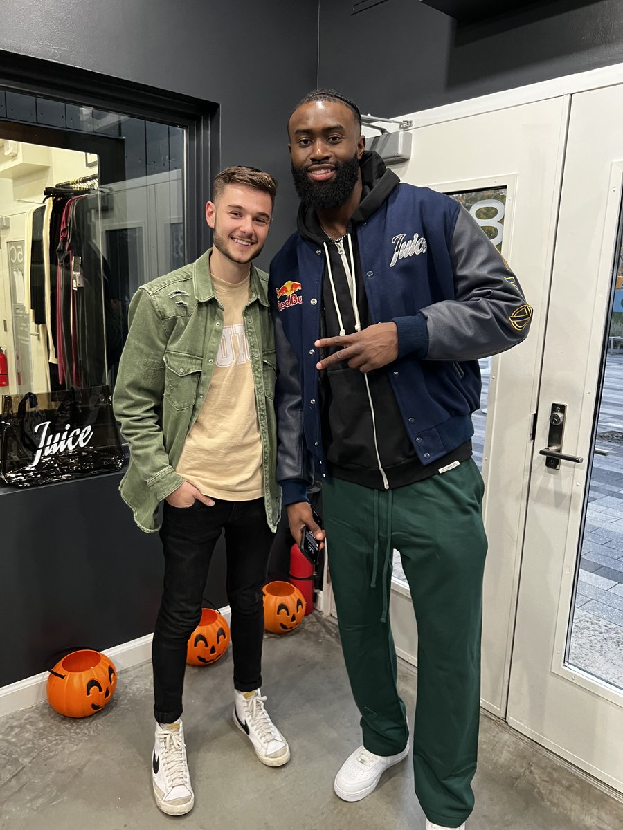benenfraney's tweet photo. What a run 7...
Went to war for the city, sacrificed when needed, and raised 18.
Gave back to the community and invested in the youth.
Best of the best.
This one is going to take some time...💔☘️ https://t.co/KalVK6UyeF