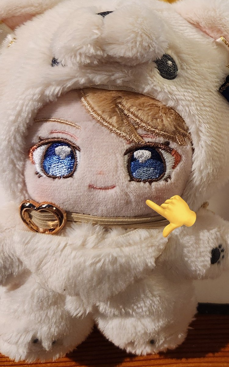 mayoidoriP's tweet photo. @ao_enst10 お耳のお花もリボンも可愛いです🎀
我が家の嵐ぬい🐻‍❄️も口もとにシワがありましたが、お着替えさせたりリボン付け替えたりいろいろしてたら薄くなって来ました！
青様のまよぬちゃんも愛でてるうちにシワも目立たなくなってより美人になると思います☺️ https://t.co/IMSRXlSw0G