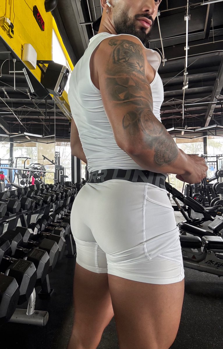 0zcalo's tweet photo. 🥵🏳️🤍
#spandex #gay #nalgones #contgay #thongmen #menthong #GayOF #gay https://t.co/ffFhop8FX9