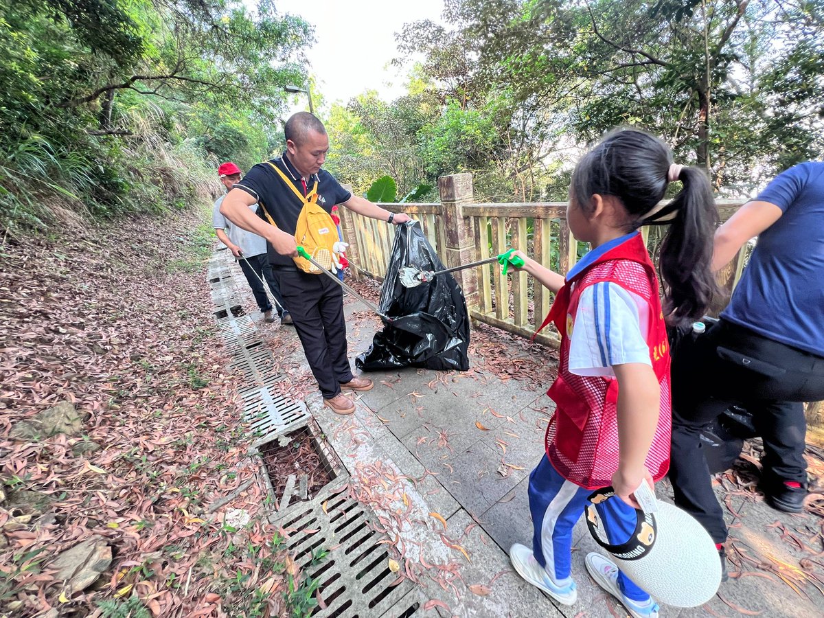 Harriso99209112's tweet photo. [Join our community park cleanup this Saturday (9am-12pm)! All supplies provided. Let’s keep our neighborhood green together ]， https://t.co/UxX7DHv9iZ