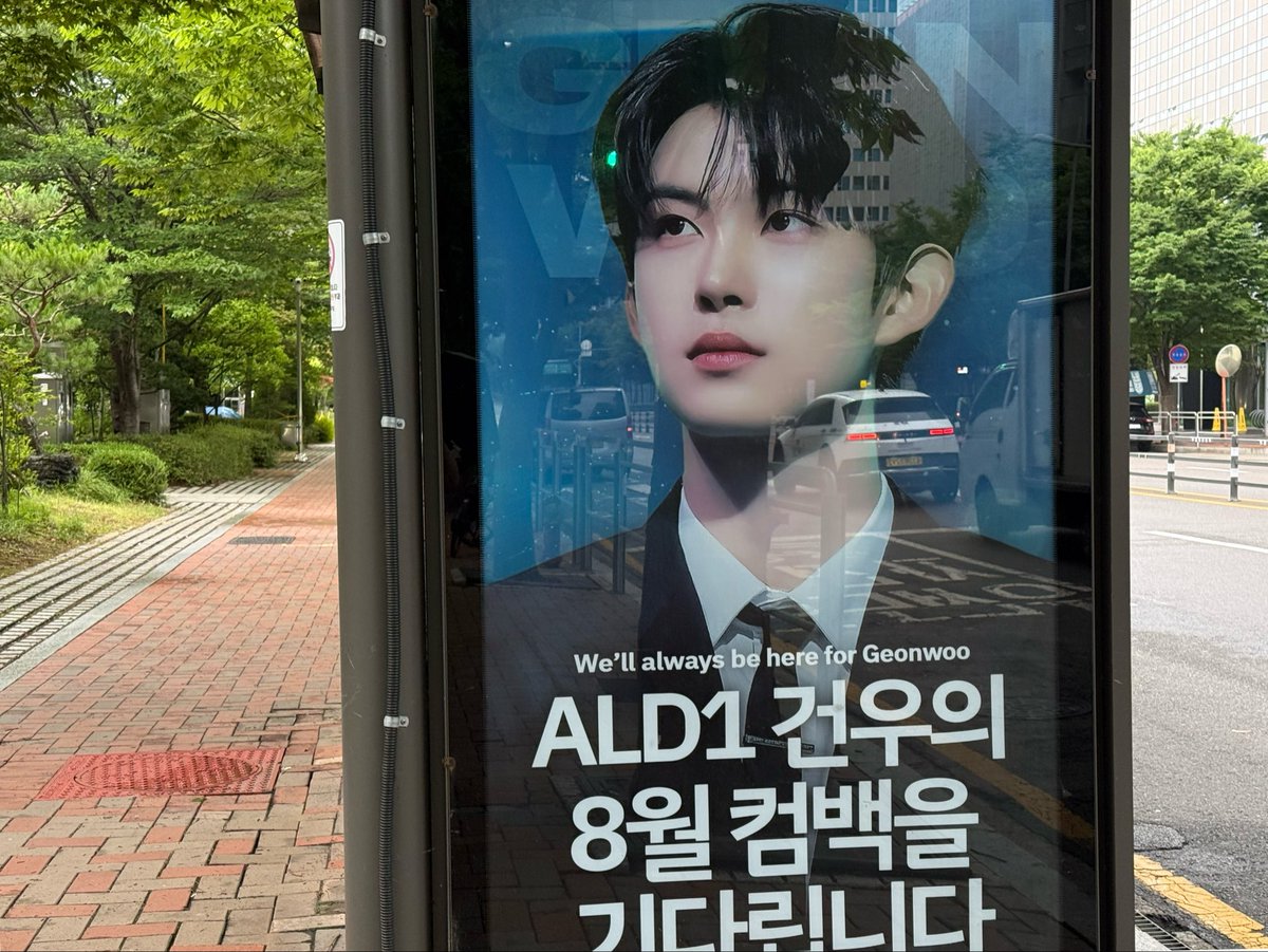 oeoaii's tweet photo. 출근하다가 버스정류장에 씹존잘남 있길래 다가가 봤더니 🫪 https://t.co/ZyRMBtDkmf