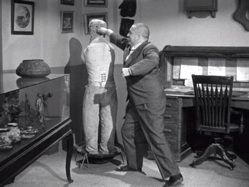 ClownRaynbow's tweet photo. https://t.co/nQRtHhXJuX
Released July 4, 1946 - "Three Loan Wolves" starring the #threestooges (Moe, Larry, Curly) https://t.co/r1roz1N80p