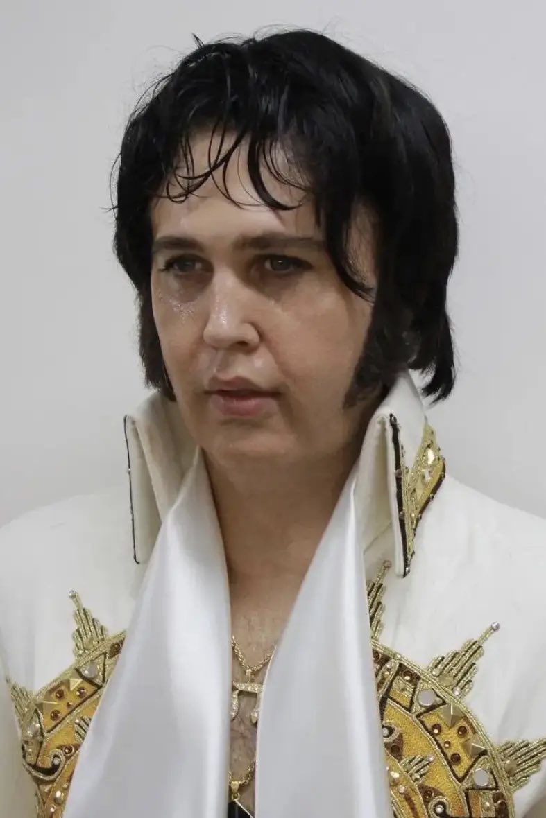 oscflrs's tweet photo. well we decided to eat before and didn’t get there in time for seats, mama sad and hella hot bc it’s disgusting outside https://t.co/MtnvwdML6I