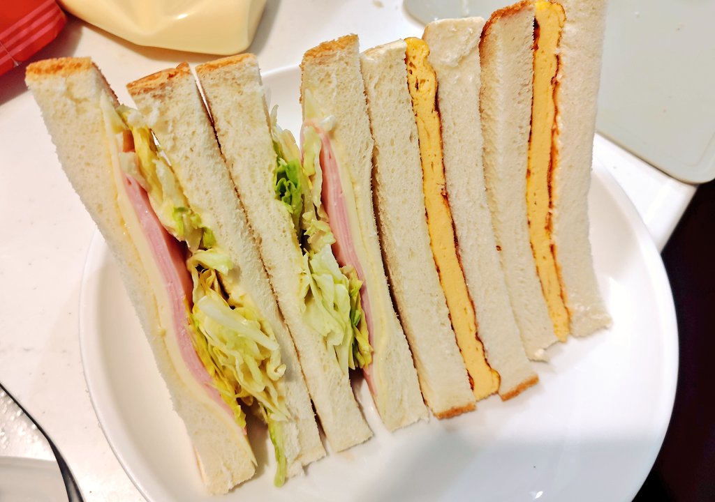 ikesaiku's tweet photo. サンドイッチΨ( 'ч' ☆) https://t.co/OOhYIg5ggr