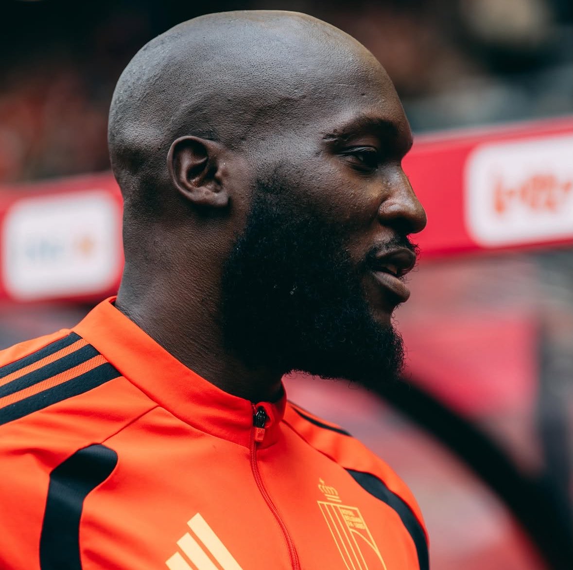 17donanma's tweet photo. Çok ciddi soruyorum  Türkiye Ligi'nde hangisi daha çok iş yapar; 

A-) Sağlıklı Lukaku 
B -) Bildiğimiz Vlahovic https://t.co/rTKw9m1c92