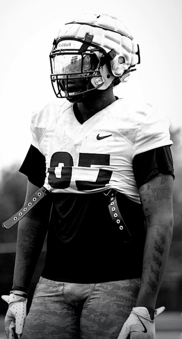 JuCoFootballACE's tweet photo. Jekai Lee @Jekailee003 @ Butler JuCo @ButlerGrizzlyFB picks up @FIUFootball Offer @Coach_JL51 https://t.co/kqlarORkkg