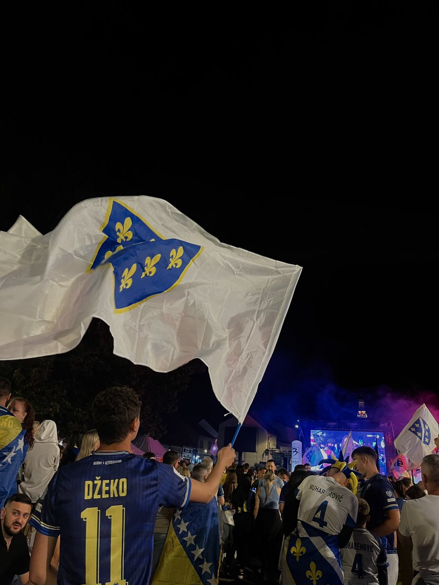 amoksi13's tweet photo. Igraj Bosno boli te kurac https://t.co/WSR5kzEKdL