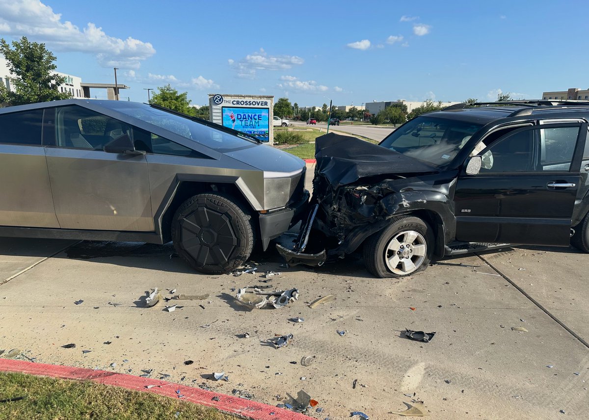chernetsov's tweet photo. Take for memes!
@elonmusk could you please switch the bumpers to metal? The cooling system was pierced through the bumper, all the coolant leaked out, and now it won’t drive! https://t.co/PwtQgHv6lR