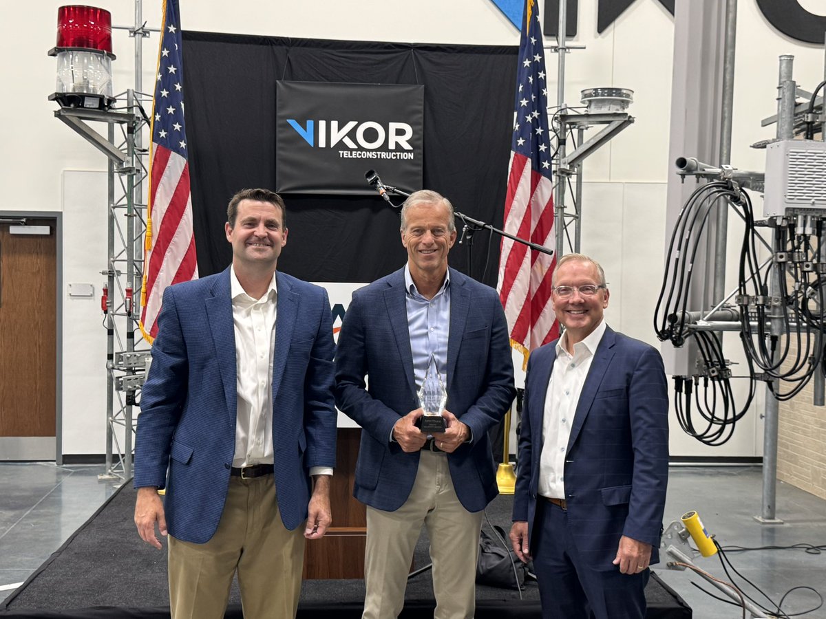 LeaderJohnThune's tweet photo. Enjoyed catching up with NATE members at VIKOR in Sioux Falls. Honored to receive their 2026 Legislative Champion award. https://t.co/iA3Ko7Drl0