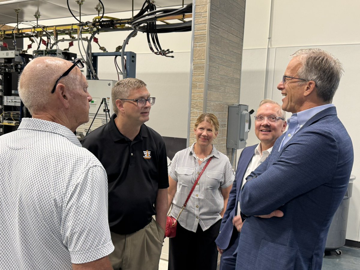 LeaderJohnThune's tweet photo. Enjoyed catching up with NATE members at VIKOR in Sioux Falls. Honored to receive their 2026 Legislative Champion award. https://t.co/iA3Ko7Drl0