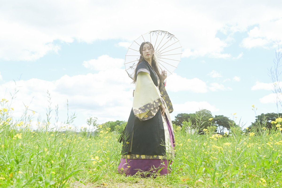 soy_h_b's tweet photo. 신라 한복이 흥하면 좋겠어. https://t.co/4YAaRwRAGf