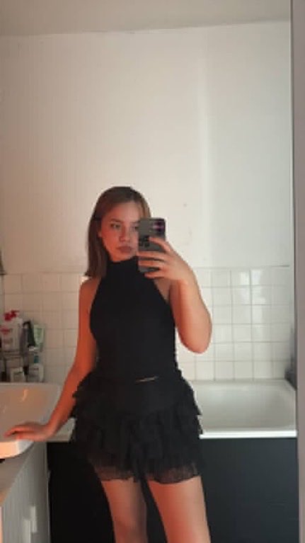 Leaa262's tweet photo. Admire moi salope et vient en dm #moneyslave #moneymiss #soumis #paypig #domina #findom #femdom #feetdom #dom #moneyslavefr https://t.co/xS5Sd9QpFg