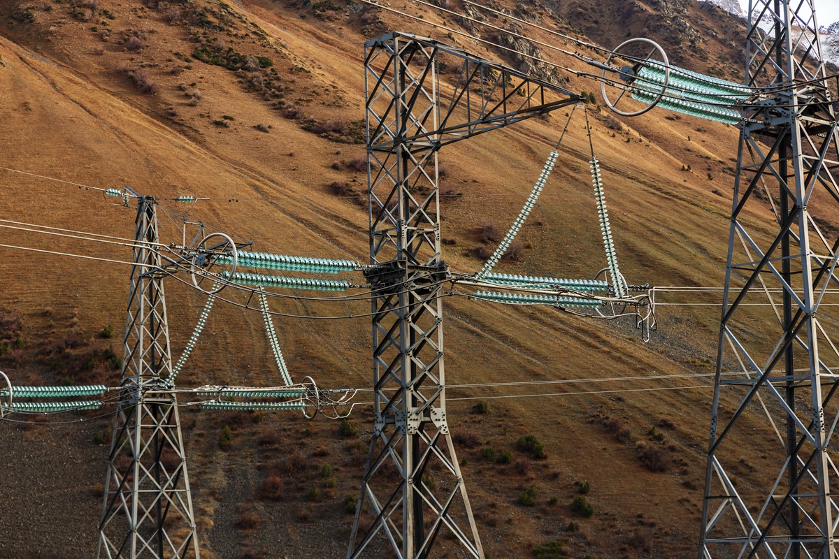 WBG_Energy's tweet photo. Can countries reduce emissions while attracting investment into their energy sectors and improving electricity delivery?

See how, with @WorldBankGroup support, the Kyrgyz Republic and Uzbekistan are testing a model of policy reform that does all three: https://t.co/ZywPnC2d5p https://t.co/lDVk0bmTsh