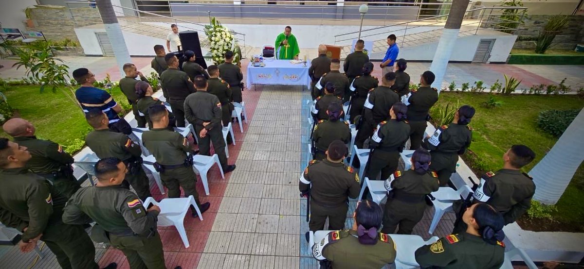 PoliciaCucuta's tweet photo. 👮🏻‍♀️🎉 La @PoliciaColombia 🇨🇴 conmemora el 28.º aniversario de la Dirección de Protección y Servicios Especiales, una especialidad que durante 28 años ha trabajado con compromiso y vocación por la protección de la niñez y la adolescencia, el patrimonio cultural y el turismo. https://t.co/L6UaFeoPit