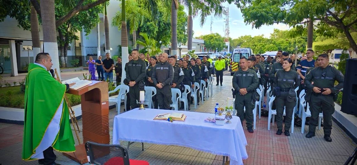 PoliciaCucuta's tweet photo. 👮🏻‍♀️🎉 La @PoliciaColombia 🇨🇴 conmemora el 28.º aniversario de la Dirección de Protección y Servicios Especiales, una especialidad que durante 28 años ha trabajado con compromiso y vocación por la protección de la niñez y la adolescencia, el patrimonio cultural y el turismo. https://t.co/L6UaFeoPit