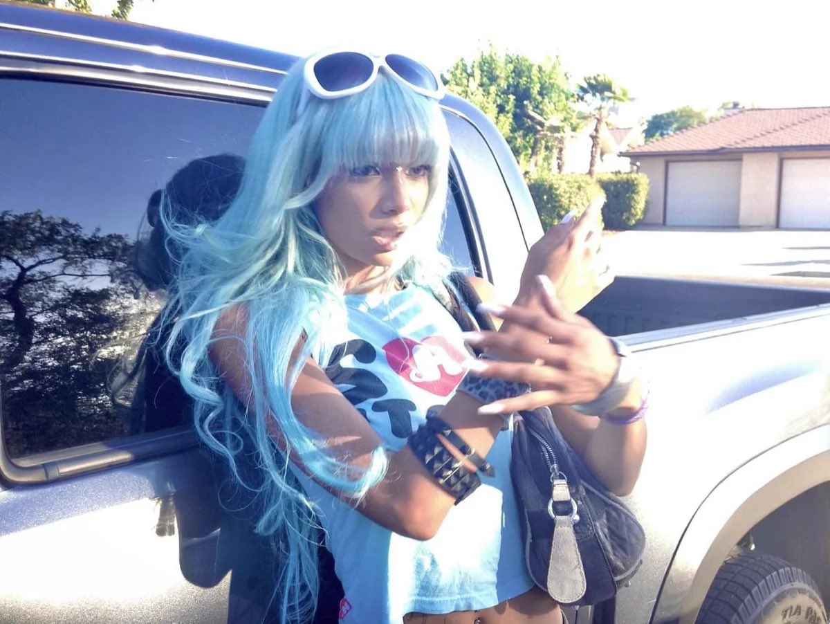 earquo's tweet photo. we need a collab song from this blue haired divas https://t.co/3OaWSJkfhM