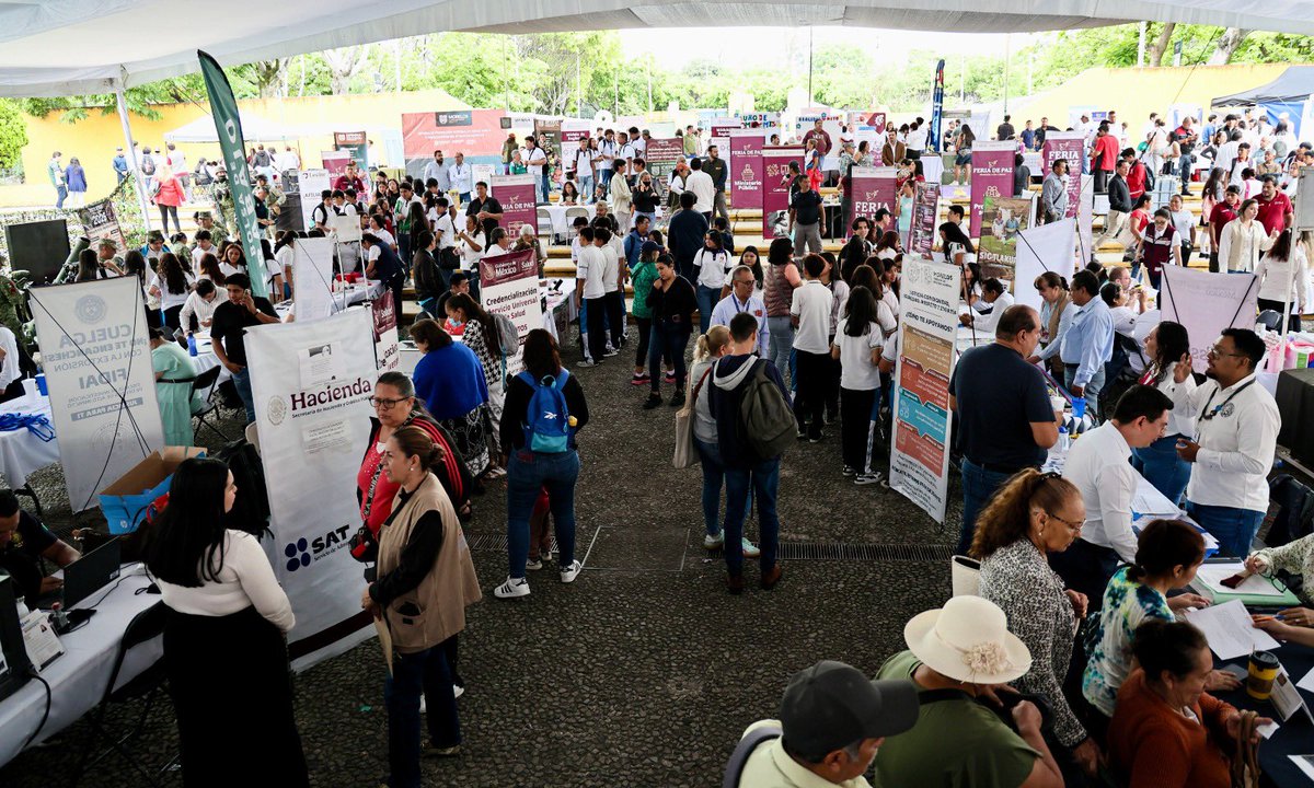 rosaicela_'s tweet photo. #Hoy brindamos más de 9 mil 500 servicios de salud, trámites, atenciones, asesorías y programas sociales a cerca de 5 mil personas en la #FeriaDePaz realizada en el Parque Alameda, en #Cuernavaca, #Morelos, con el apoyo de 53 dependencias de los tres órdenes de gobierno. Juntos construimos la paz 🇲🇽 #AtenciónALasCausas  @Claudiashein @margarita_gs @RocioBarcenaM