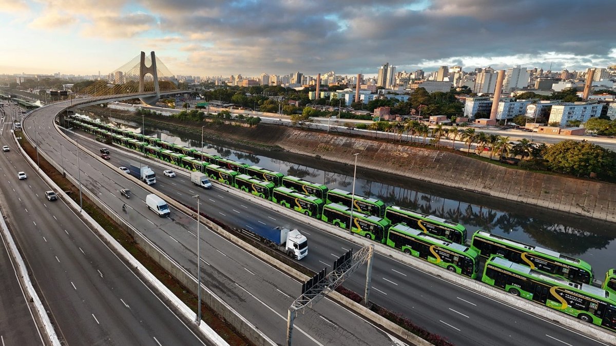 BusChina41900's tweet photo. São Paulo has introduced 500 new battery-electric buses, increasing its zero-emission fleet to 1,759 vehicles, including trolleybuses. More than half of the latest deliveries come from BYD. https://t.co/diAyWAQOCa