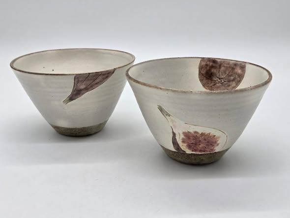 watosha_yanaka's tweet photo. 黒田理恵 作陶展
「夏至に逢ふたる」

7月4日（土）20時から
オンラインショップでの販売が始まります。
ぜひご利用ください◎

「深鉢・いちじく文」
Φ13cm x 8.5cm

小丼として、サラダに、デザートに。
用途いろいろ。
いちじくがとても素敵に描かれた作品です。 https://t.co/Nxqpv0WlK0