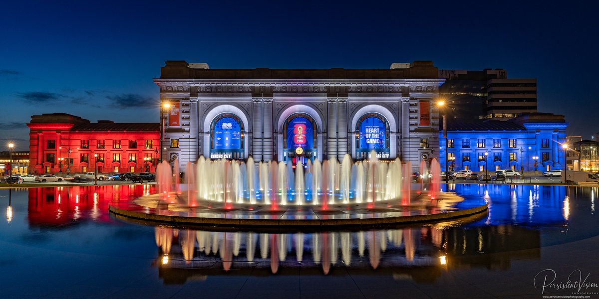 UnionStationKC's tweet photo. Tonight, we shine in red, white, and blue as we cheer on Team USA in its Round of 32 match against Bosnia and Herzegovina. 🇺🇸

Photos by Andrew McDonald, Persistent Vision Photography https://t.co/CTaA4ovaEG