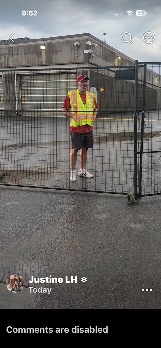 JillMSkinner's tweet photo. So @OC_Transpo being a good neighbour (SARCASM) to FLOODED QTN neighbourhood they put up gates &amp; posted security. Entire neighbourhood landlocked by 2 ft water NO WAY OUT for more than 200 homes @_MarkSutcliffe @tm_kavanagh @Charlie_Senack @ctvottawa @CFRAOttawa @MarkJCarney https://t.co/VV49J5iORR