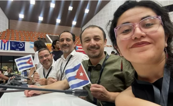 SebastianRochaZ's tweet photo. 🔹Me pregunto se ya partió la flotilla de Víctor Chanfreau y sus amigos a La Guaira, Venezuela ?

O si los diputados del Partido Comunista ya llevaron ayuda humanitaria como lo hicieron con Cuba, país que no ha sufrido ningún terremoto, pero si ha sufrido 66 años de comunismo. https://t.co/AZjjaLNHLx