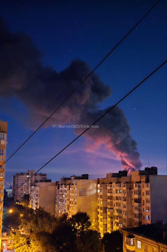 krasnivska's tweet photo. Another brutal night in Kyiv. Russia attacked with drones, cruise missiles and ballistic strikes. Explosions across the city, fires in the center, residential buildings damaged.
Russia is a terrorist state.
#KyivUnderAttack #StandWithUkraine #RussiaIsATerroristState https://t.co/NiwGo5359z