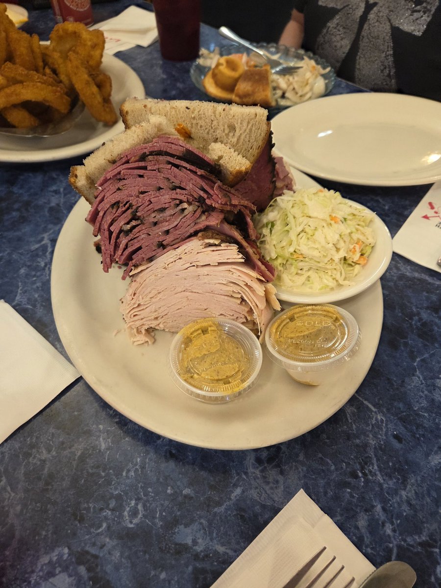 kesslerkomics's tweet photo. It's been a long time since I went to harolds ny deli and the food is still plentiful and tastes great!

#food https://t.co/31ZJcKlOqq